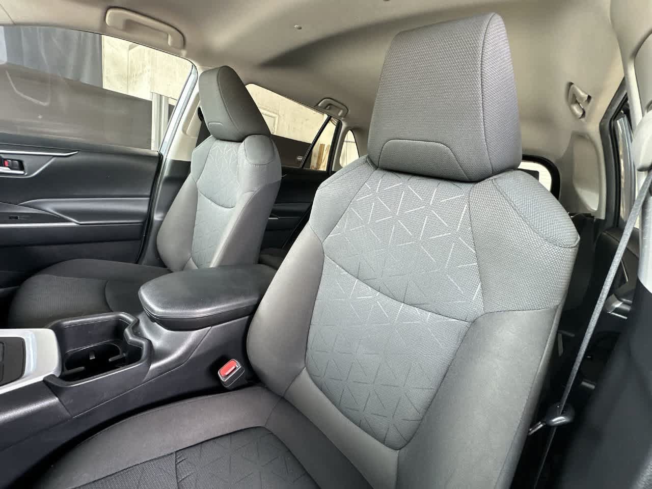 Used 2024 Toyota RAV4 XLE FWD image 14
