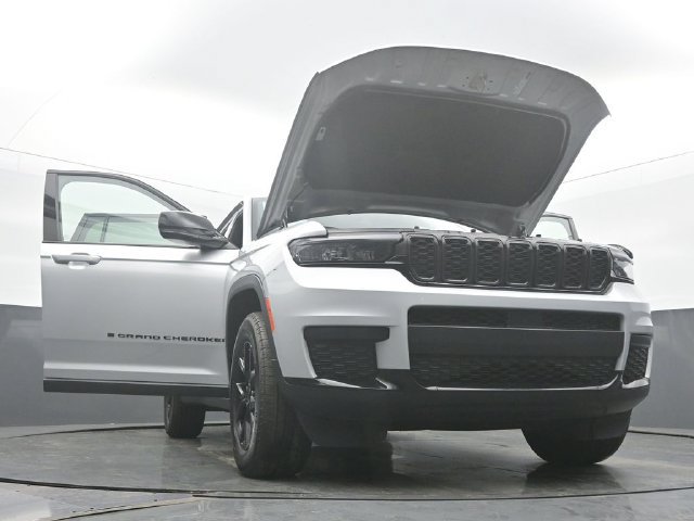 Used 2024 Jeep Grand Cherokee L Laredo AWD/4WD image 60