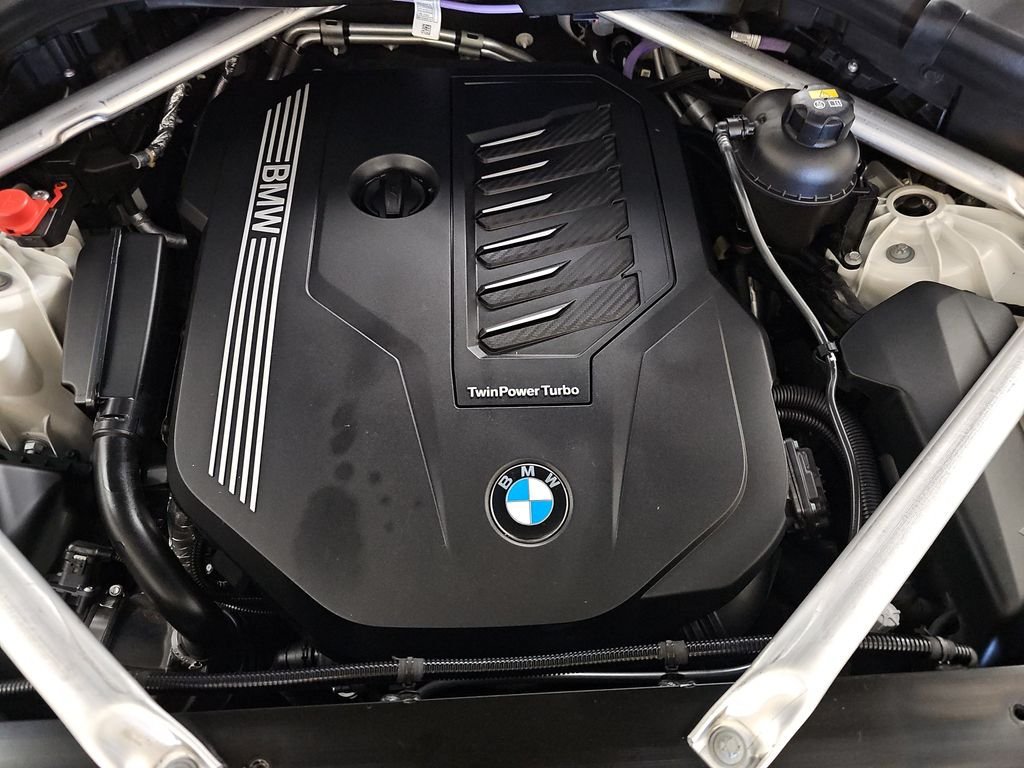 Used 2022 BMW X5 xDrive40i w/ M Sport Package AWD/4WD image 32