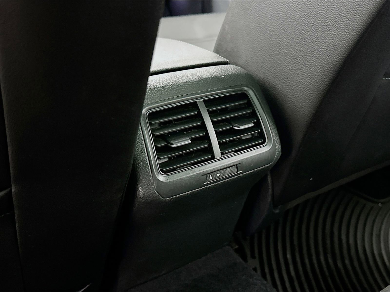 Used 2017 Volkswagen Golf Alltrack S image 27