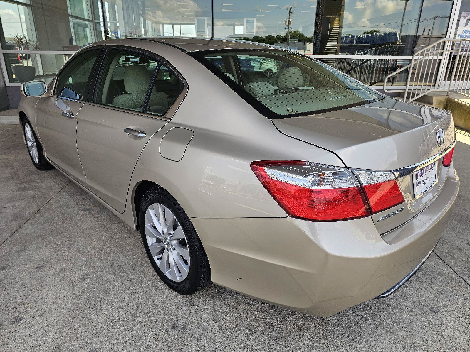 Used 2014 Honda Accord EX image 3