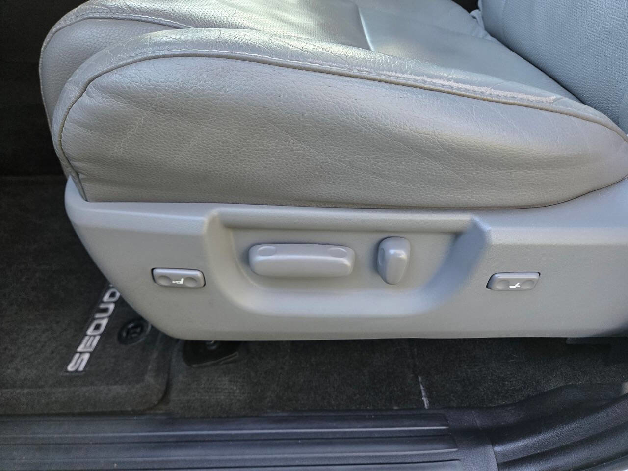 Used 2016 Toyota Sequoia Platinum image 37