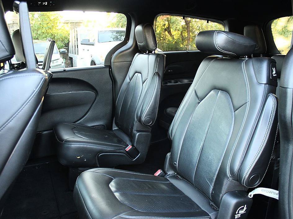Used 2020 Chrysler Pacifica Touring-L Plus w/ Advanced Safetytec Group FWD image 13