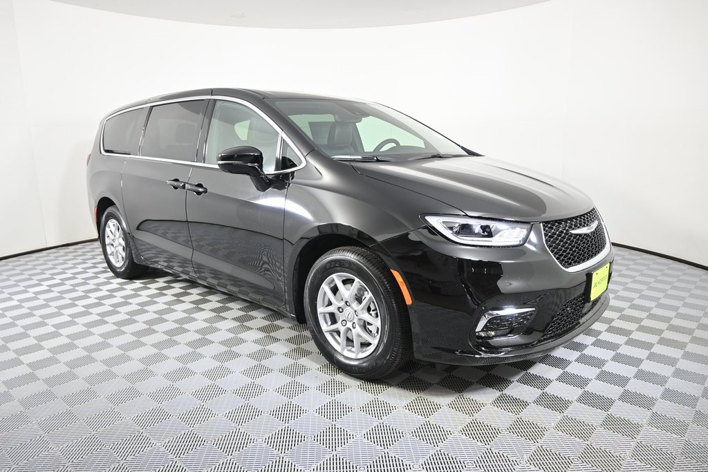 New 2026 Chrysler Pacifica Select image 9