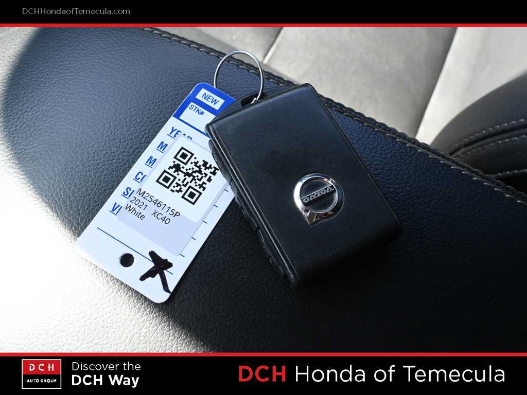 Used 2021 Volvo XC40 T4 Momentum FWD image 15