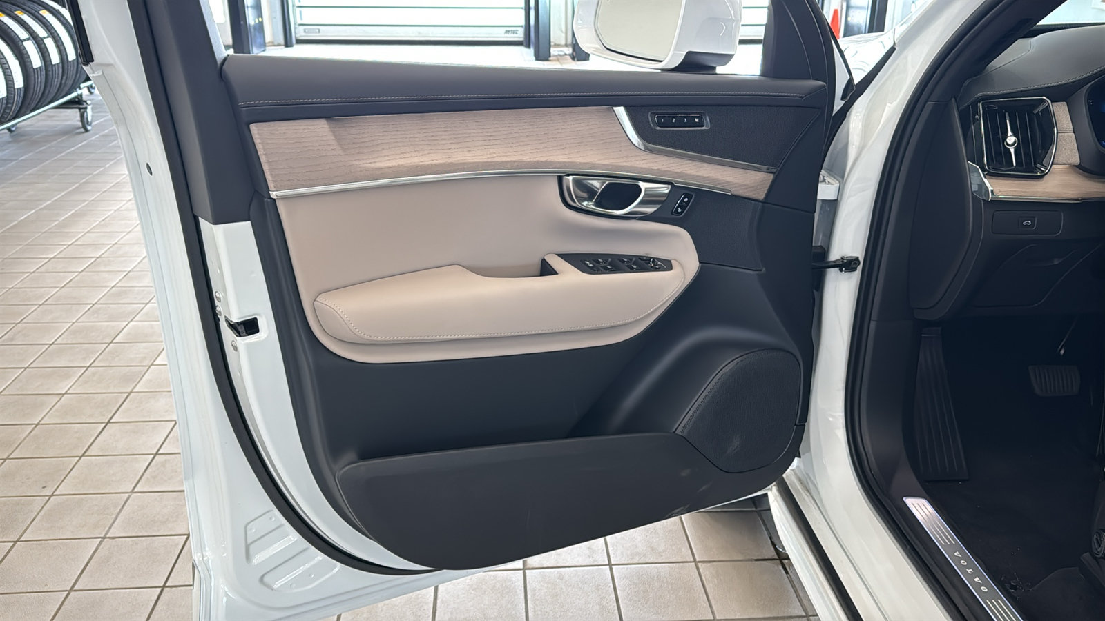 New 2026 Volvo XC90 B5 Core w/ Protection Package AWD/4WD image 21