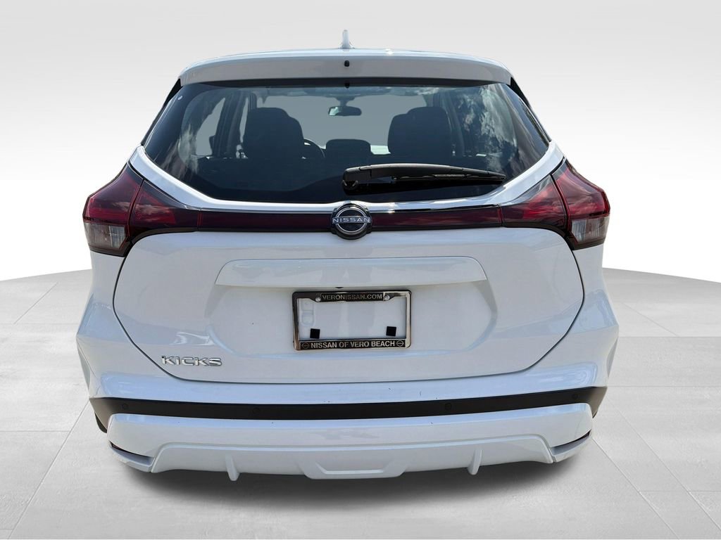 Used 2024 Nissan Kicks S FWD image 7