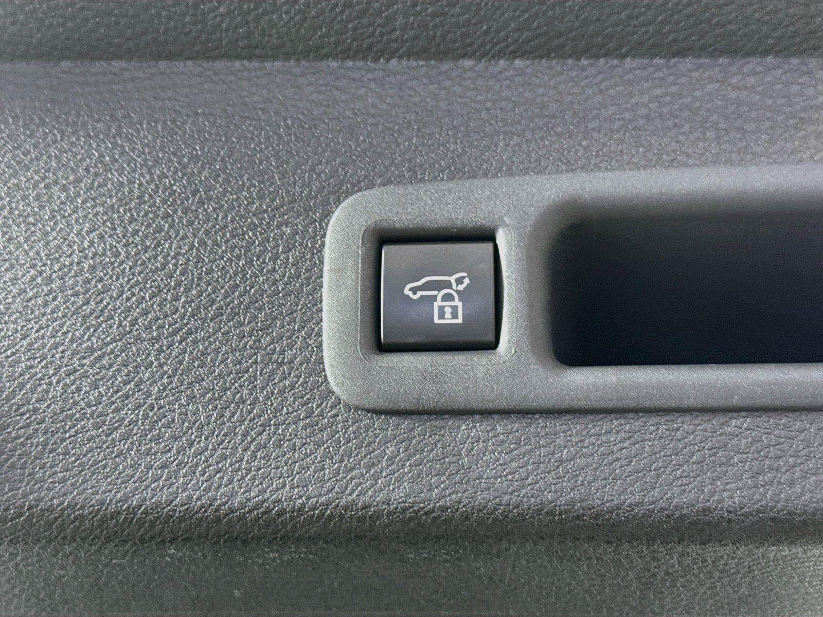 Certified 2025 Toyota Sienna XLE FWD image 39
