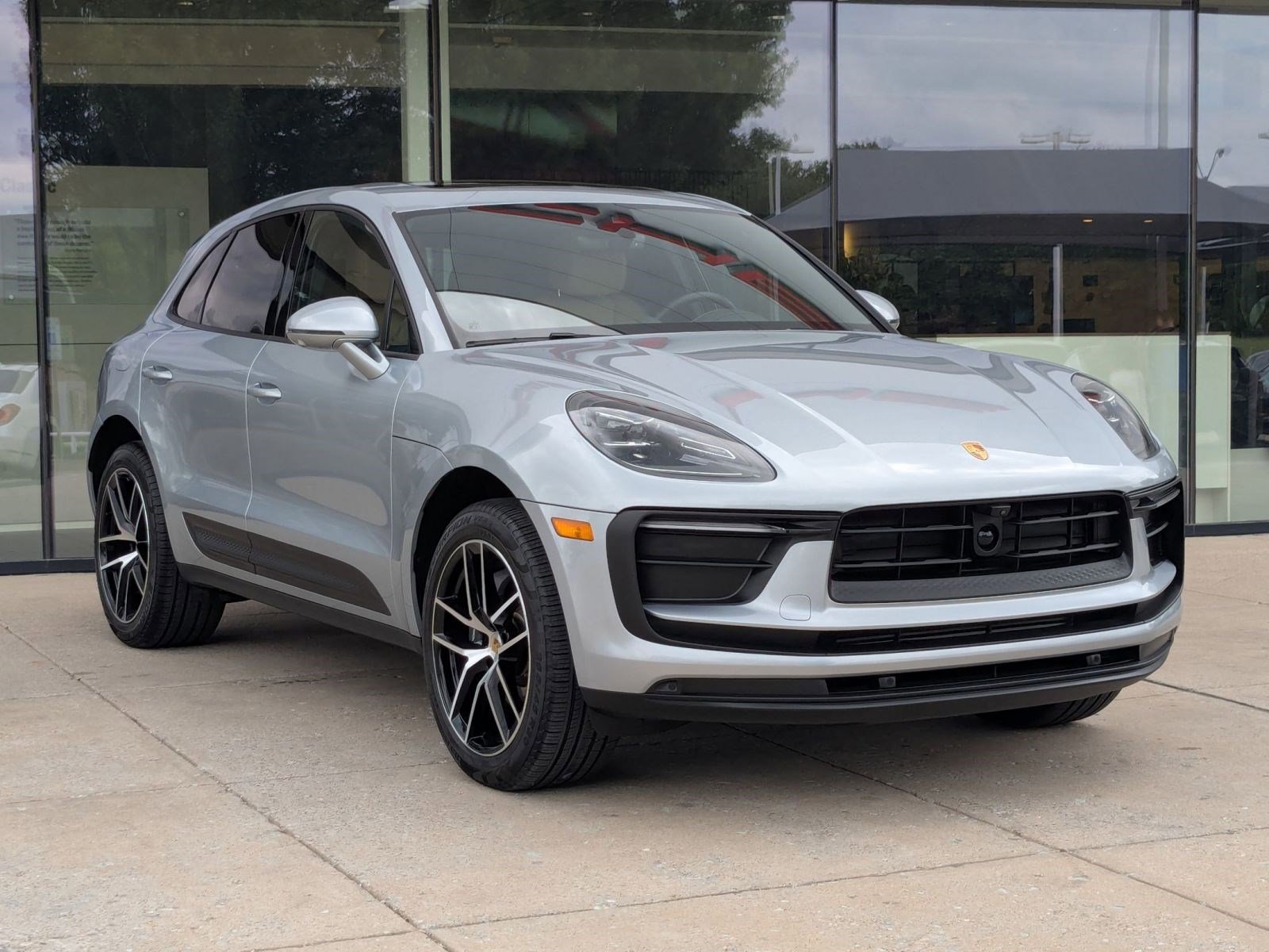 Certified 2026 Porsche Macan AWD/4WD image 7