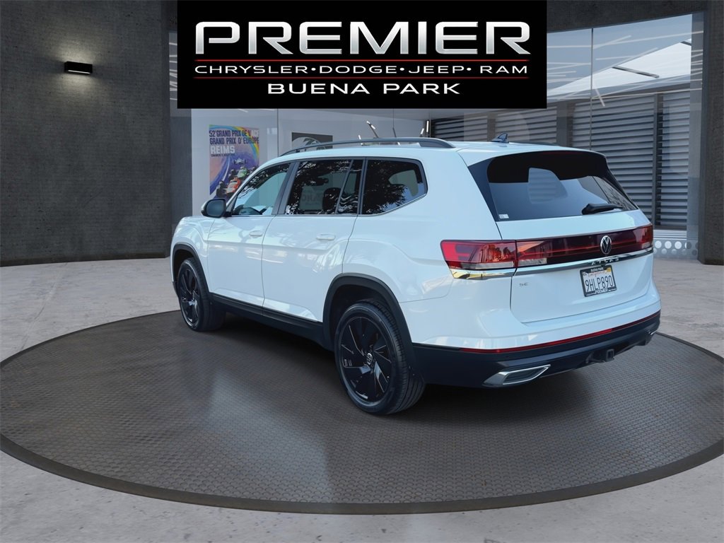 Used 2024 Volkswagen Atlas SE w/ Black Wheel Package image 6