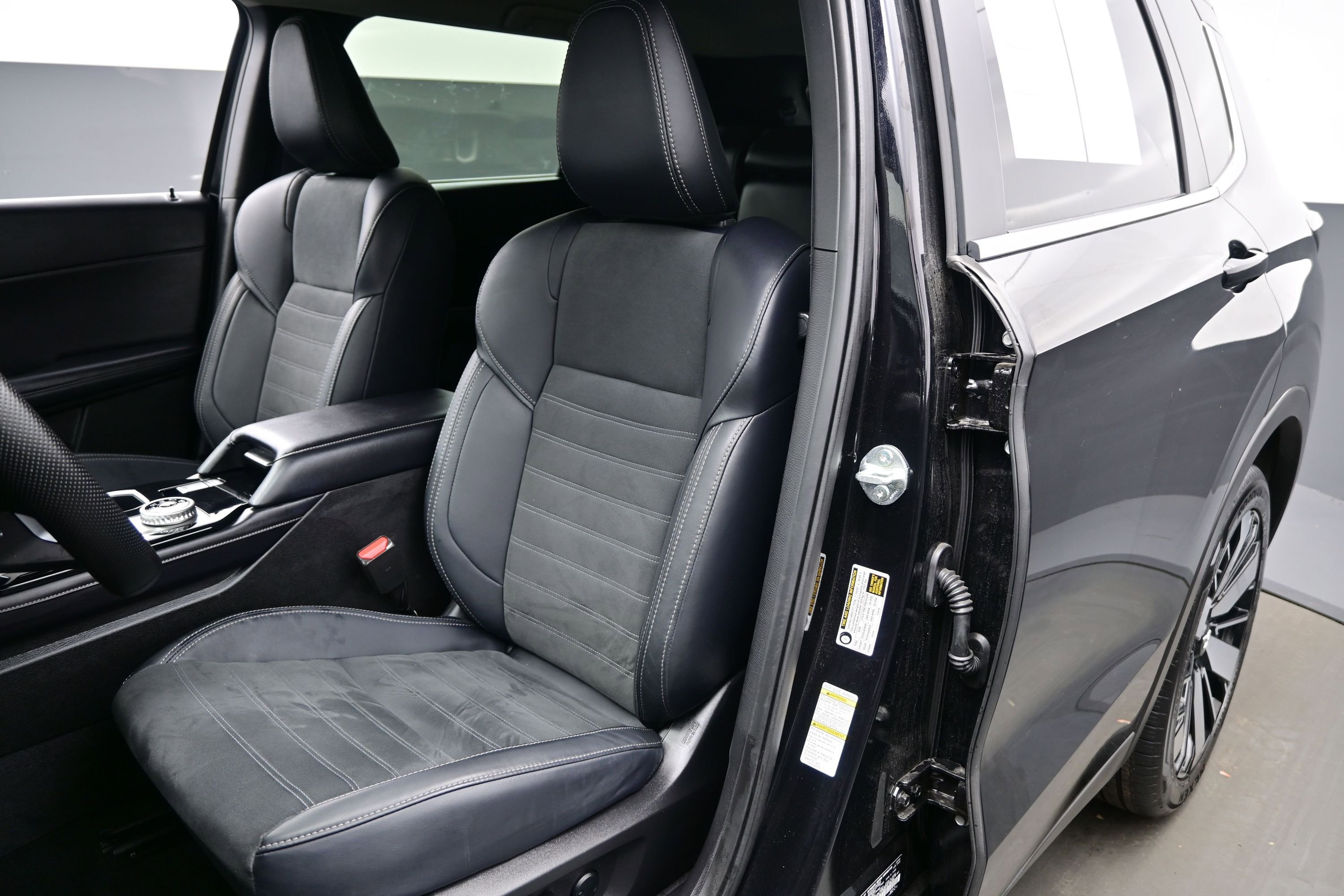 Used 2025 Mitsubishi Outlander SE AWD/4WD image 12