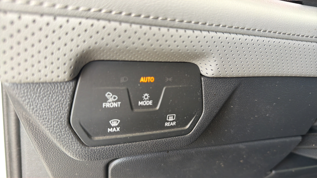 Used 2025 Volkswagen Atlas Peak Edition SE AWD/4WD image 24