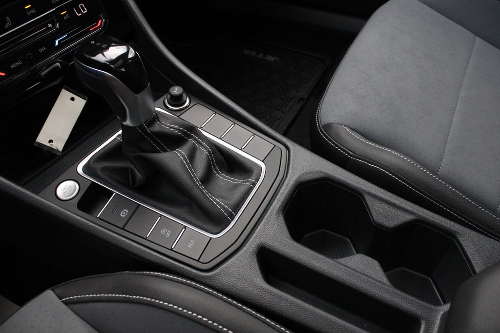 New 2027 Volkswagen Jetta SE FWD image 18
