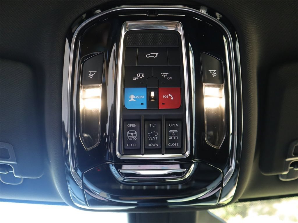 Used 2023 Jeep Grand Cherokee Overland w/ Luxury Tech Group IV RWD image 18