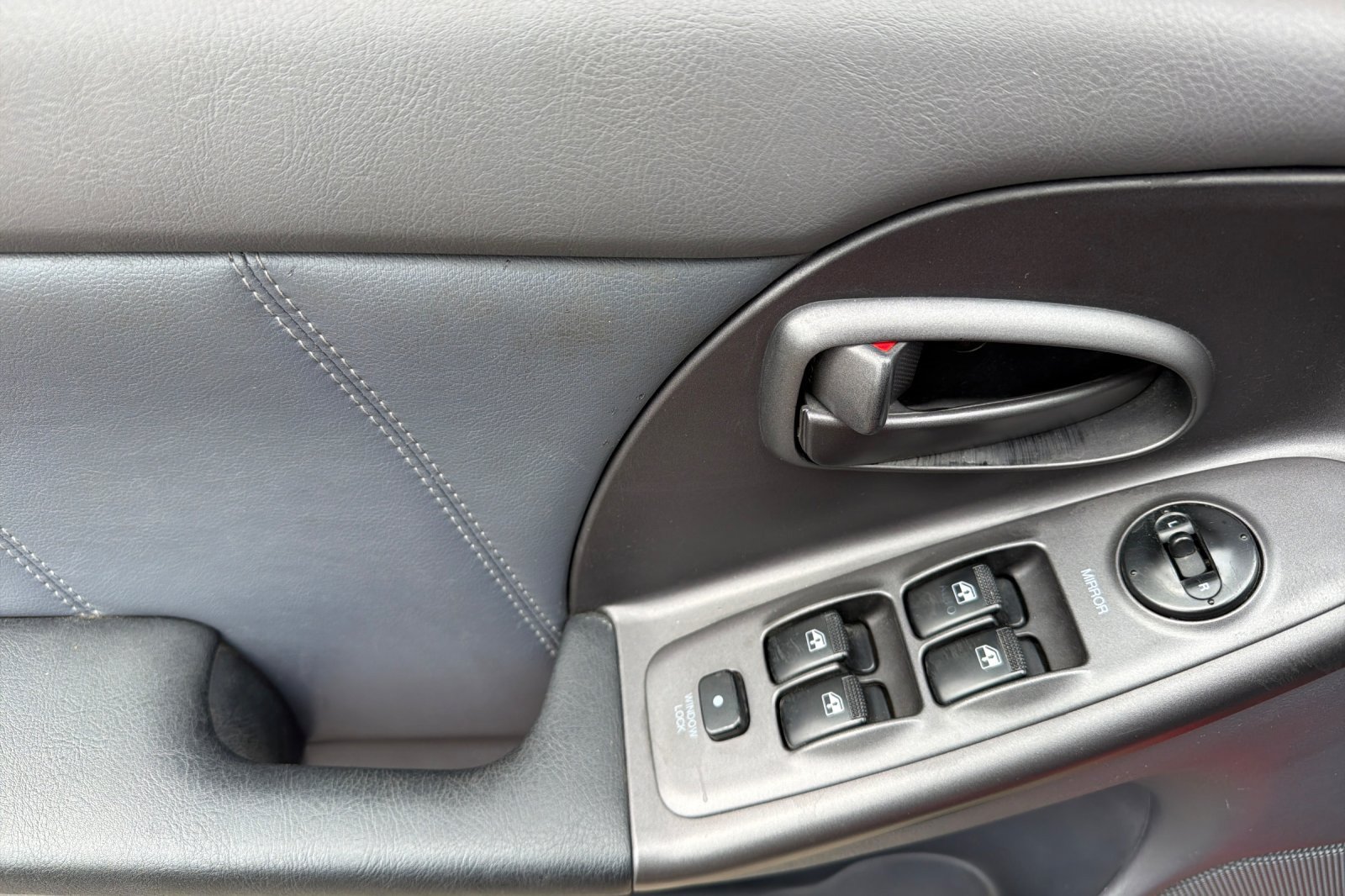 Used 2002 Hyundai Elantra GT FWD image 12