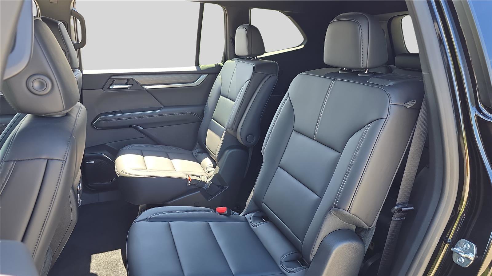 Used 2026 GMC Acadia Elevation w/ Elevation Premium Package FWD image 15