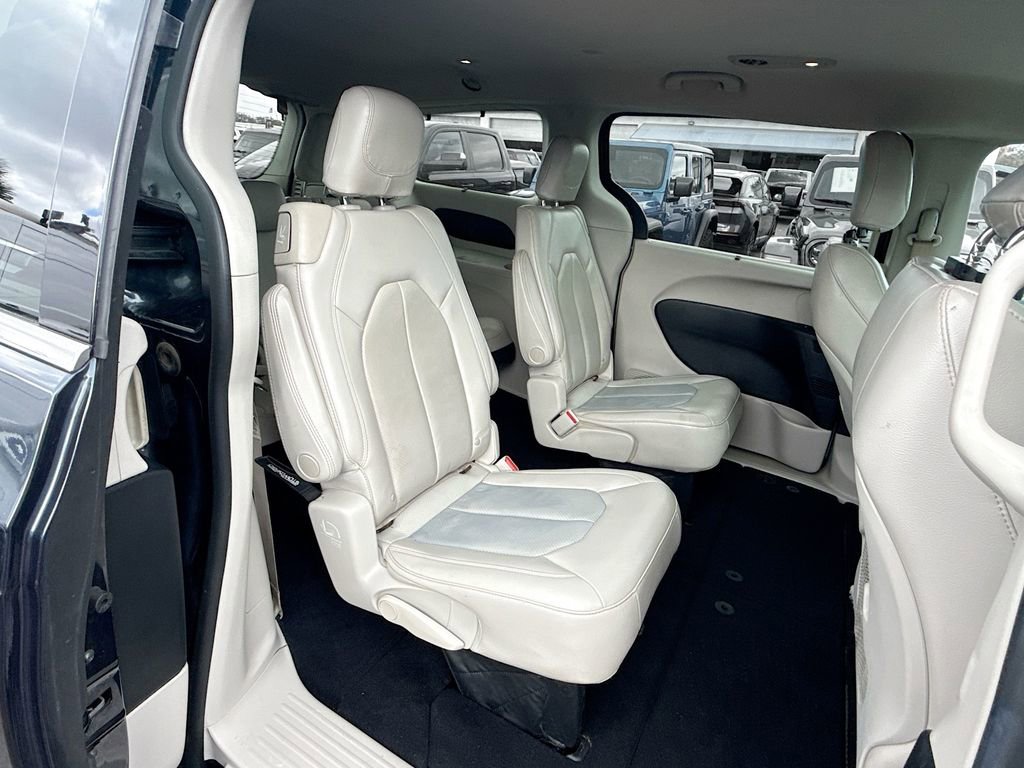 Used 2020 Chrysler Pacifica Touring-L w/ Advanced Safetytec Group image 31