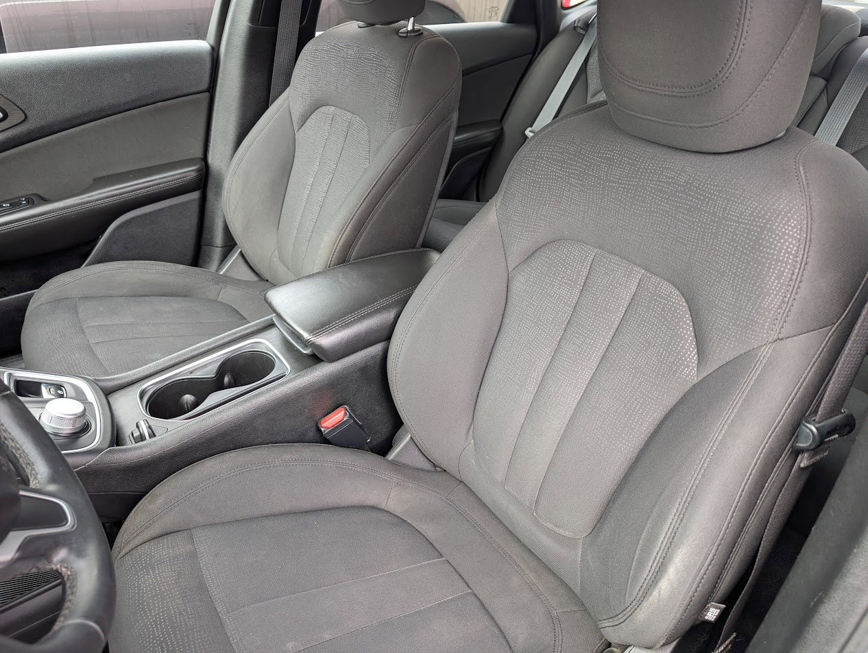 Used 2015 Chrysler 200 Limited w/ Convenience Group image 6