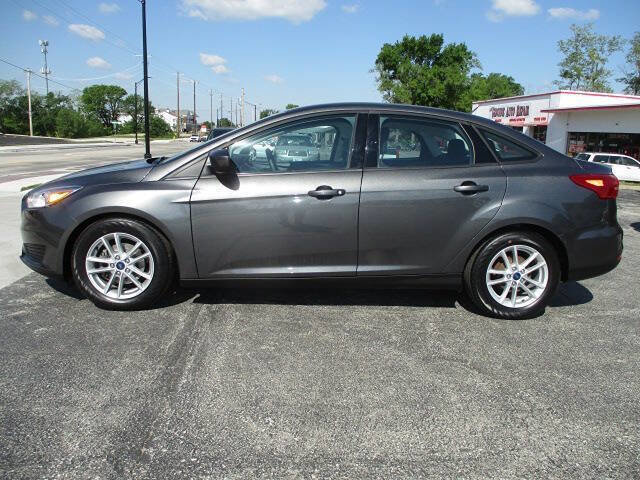 Used 2018 Ford Focus SE FWD image 1