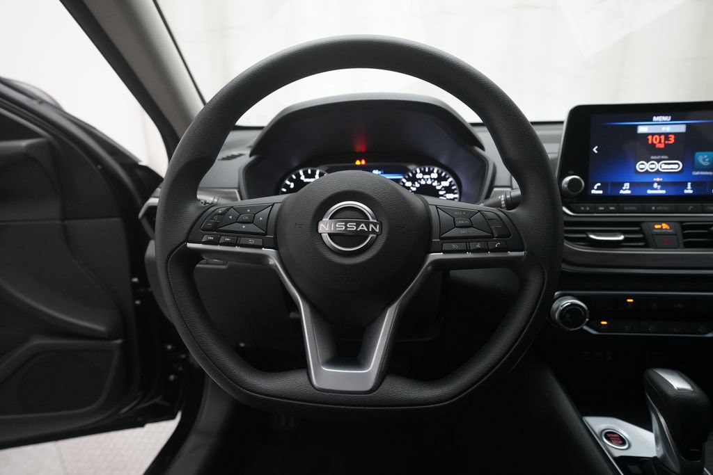 Used 2025 Nissan Altima 2.5 SV AWD/4WD image 4
