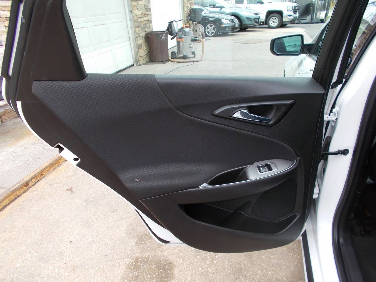 Used 2016 Chevrolet Malibu LT image 14