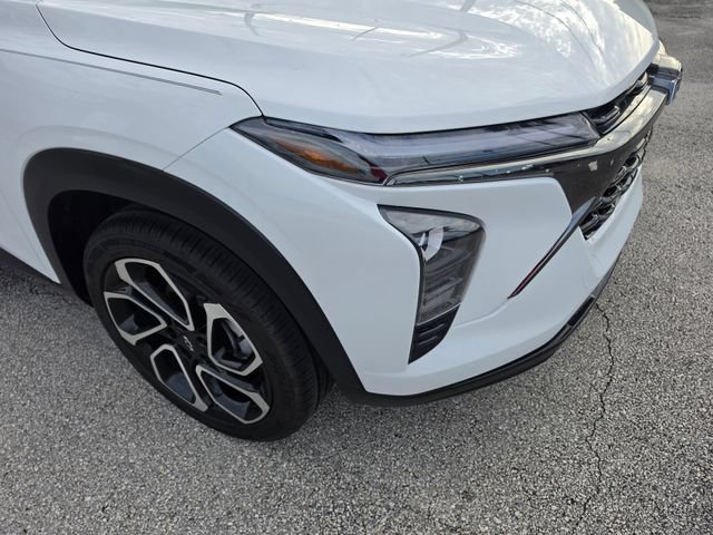 Used 2024 Chevrolet Trax RS w/ Sunroof Package FWD image 9