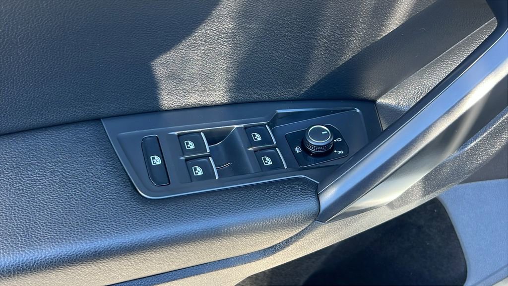 Used 2021 Volkswagen Tiguan SE R-Line image 19