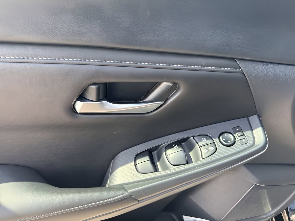 Used 2025 Nissan Sentra SV FWD image 23