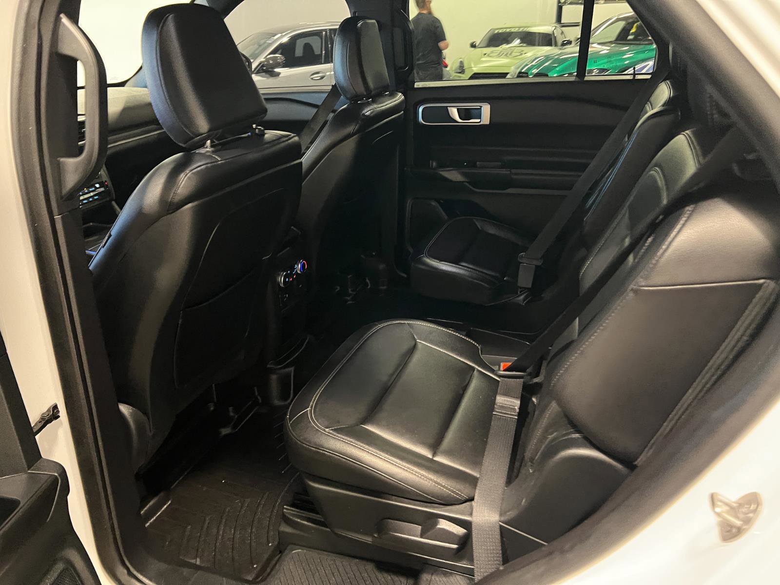 Used 2020 Ford Explorer XLT w/ Equipment Group 202A image 28