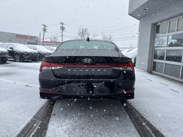 Used 2023 Hyundai Elantra SEL w/ Cargo Package image 3