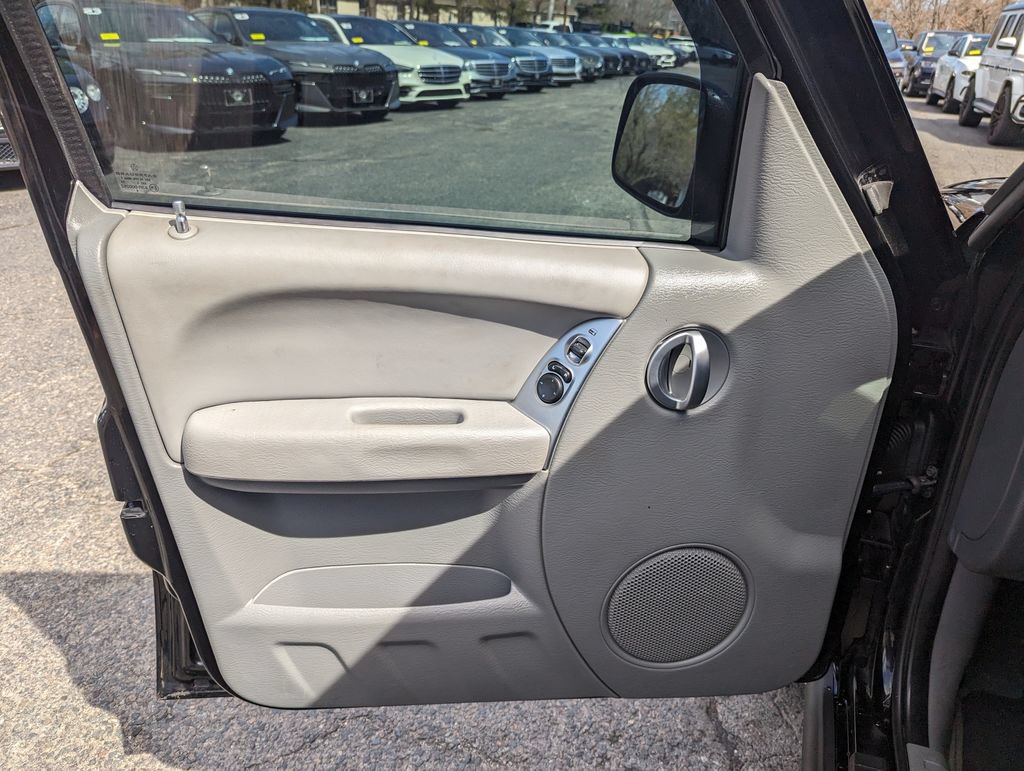 Used 2005 Jeep Liberty Limited AWD/4WD image 11