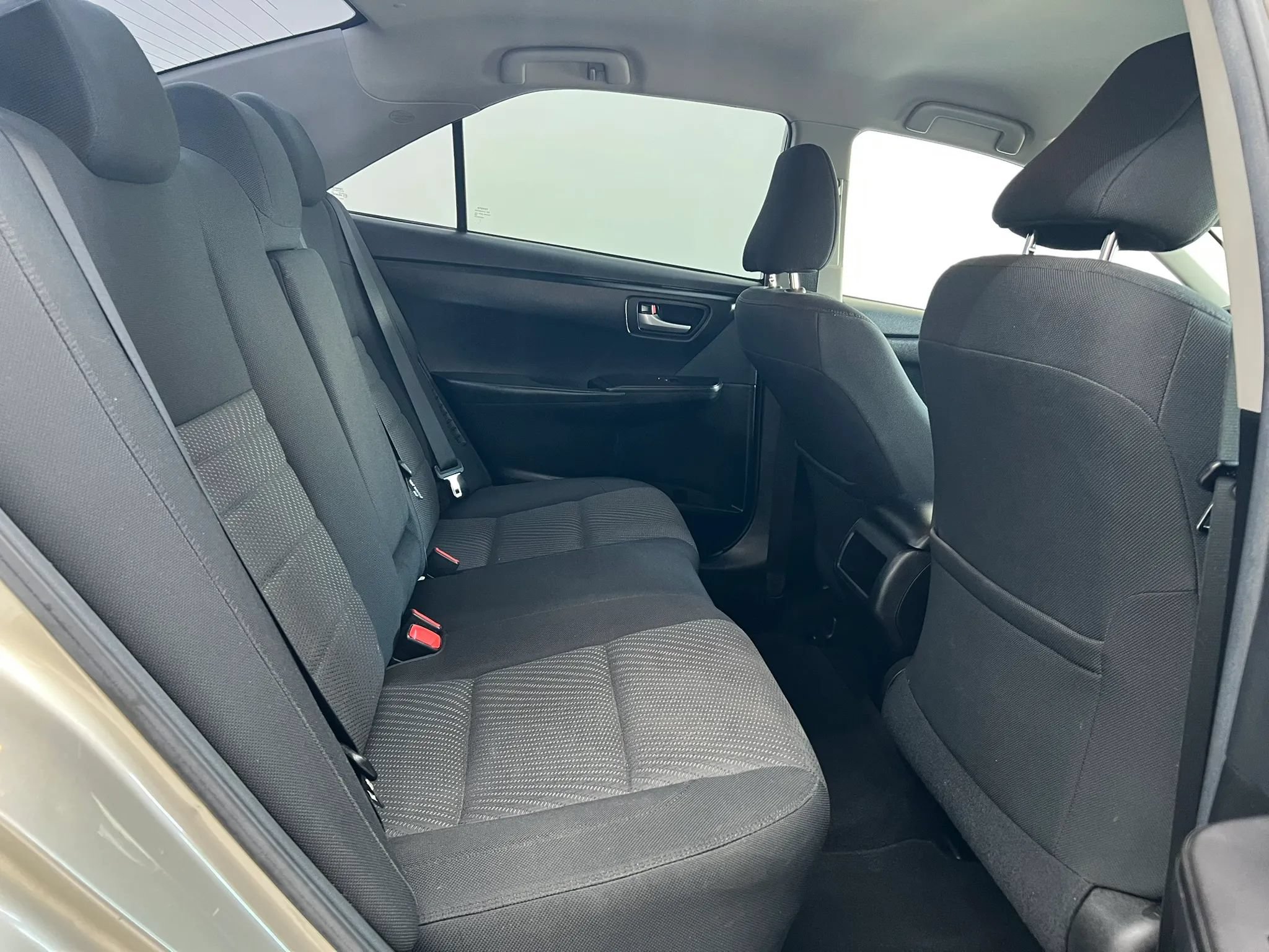 Used 2016 Toyota Camry LE FWD image 10