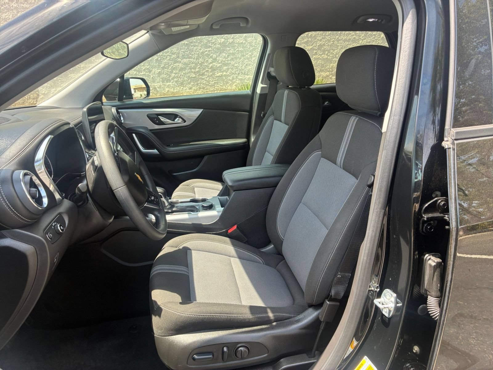 Used 2025 Chevrolet Blazer LT FWD image 28