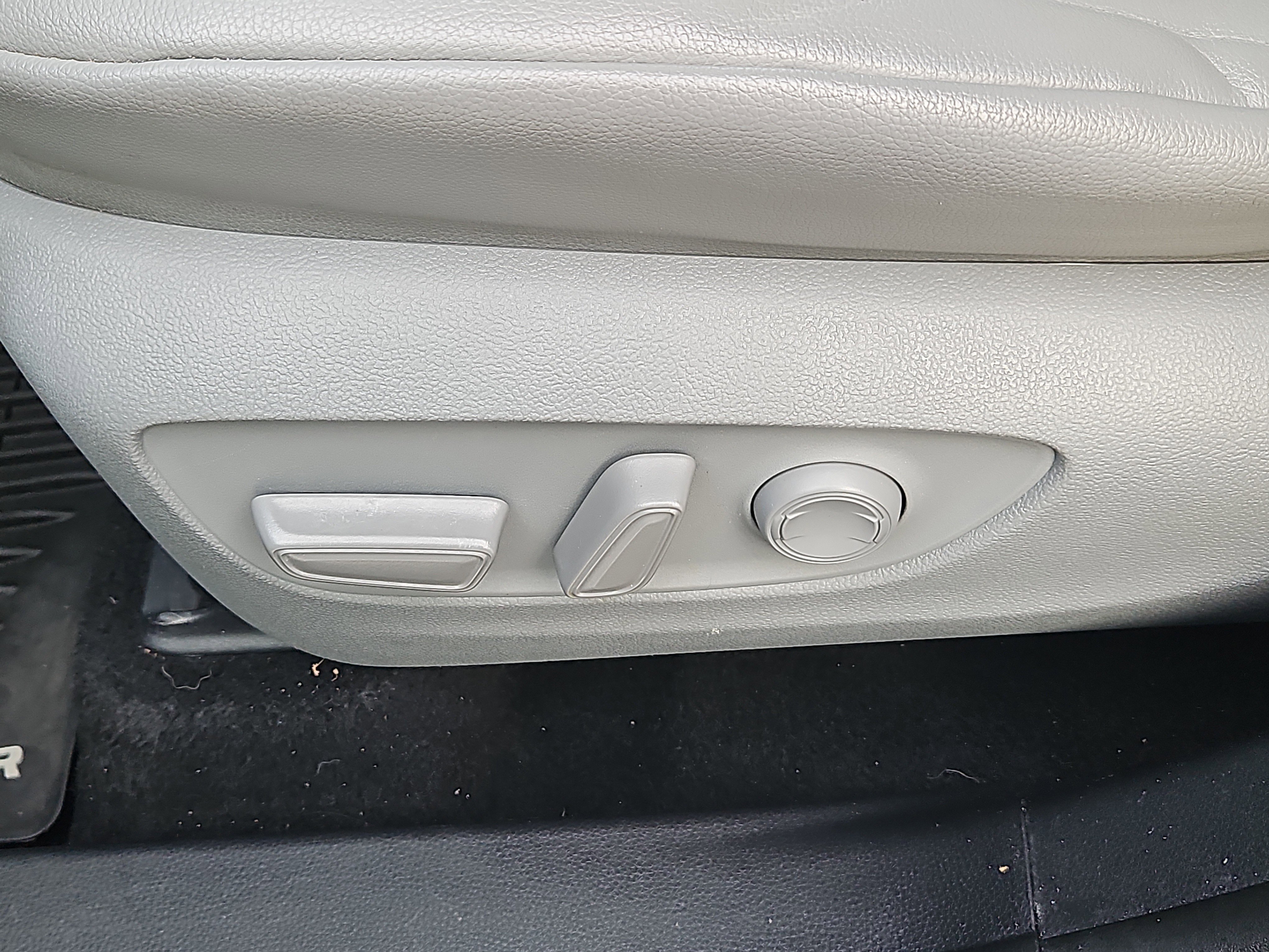 Used 2020 Toyota Highlander XLE image 13