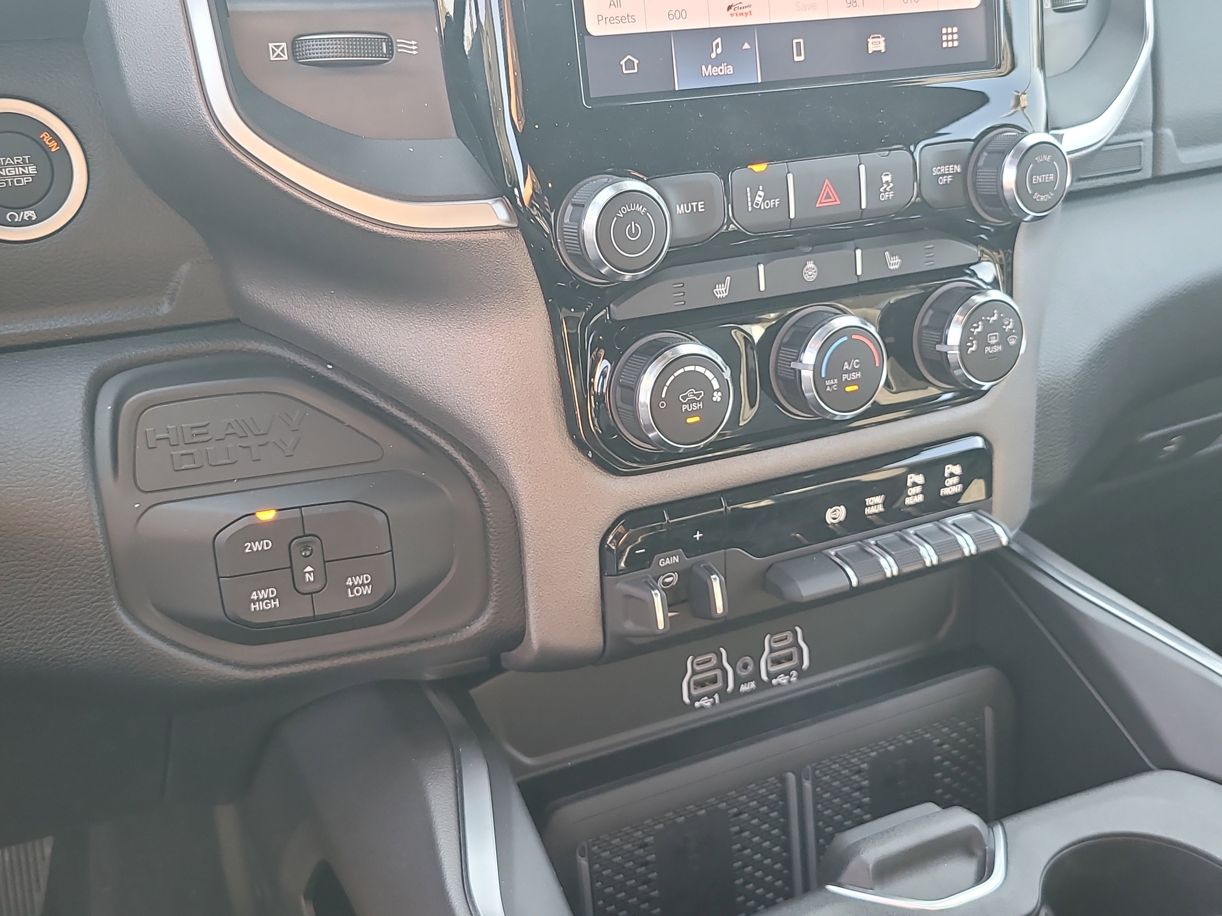 New 2026 RAM 3500 Big Horn AWD/4WD image 18