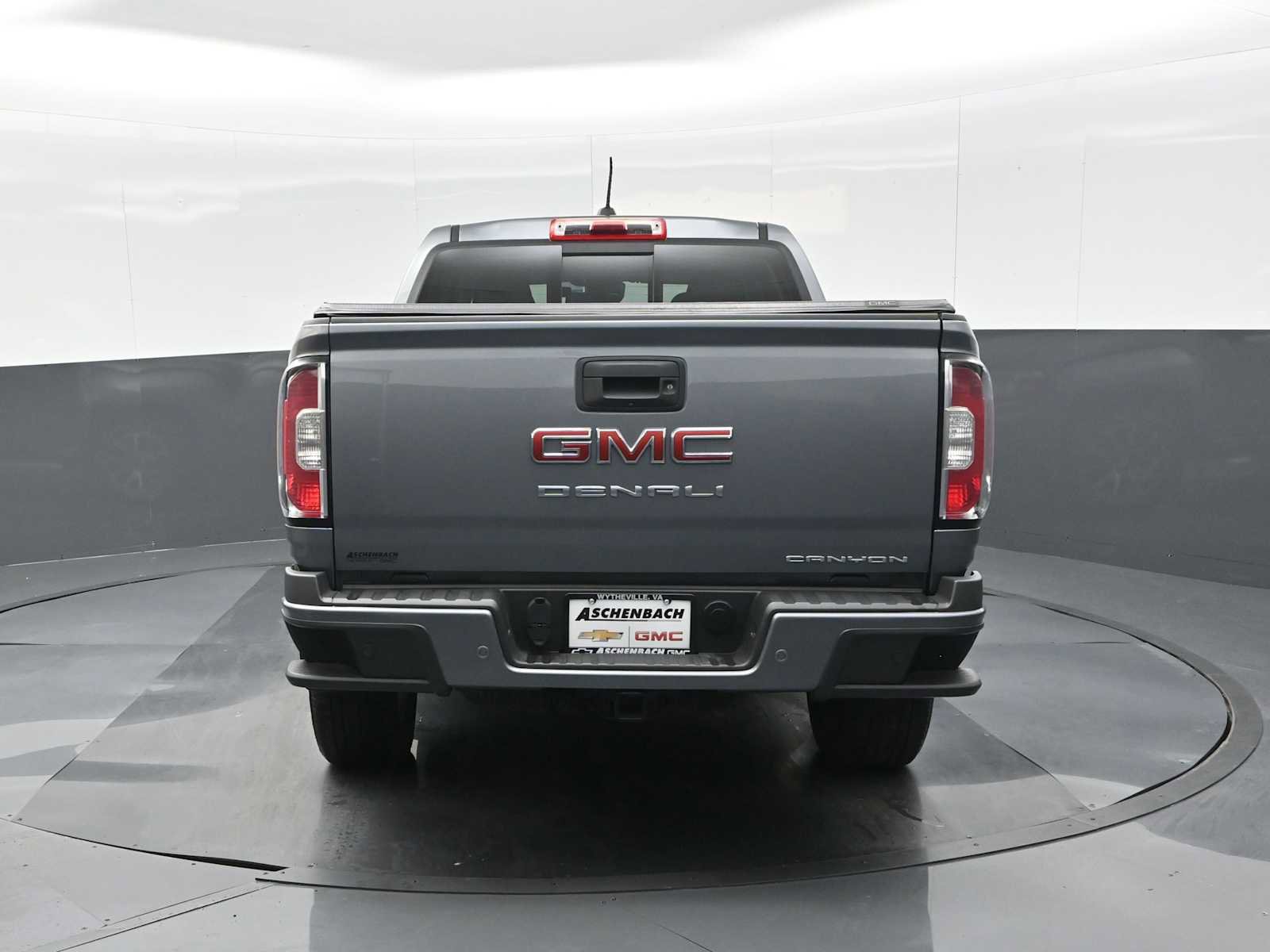 Used 2022 GMC Canyon Denali image 8