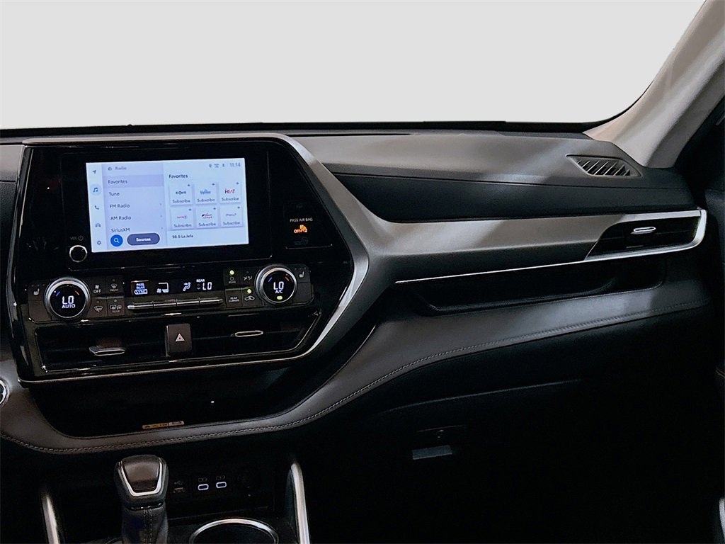 Used 2023 Toyota Highlander XLE image 21