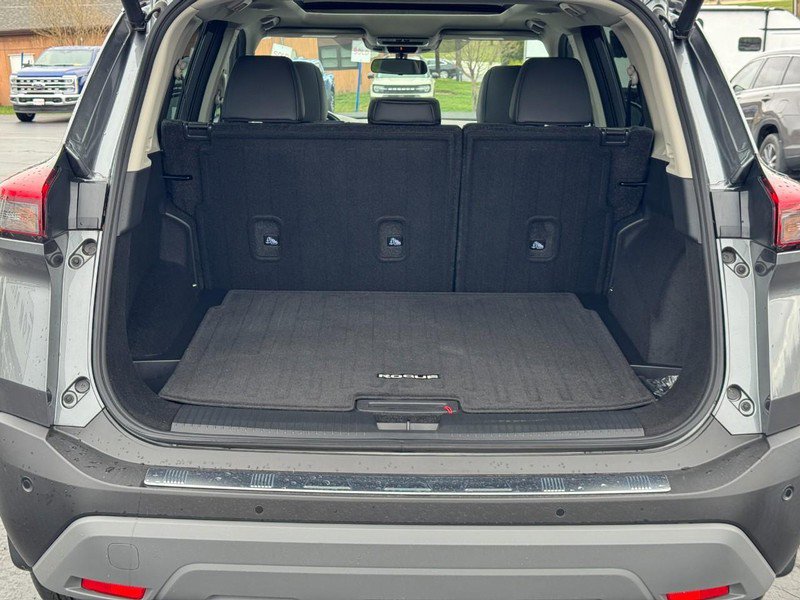 Used 2023 Nissan Rogue SV w/ SV Premium B Package image 4