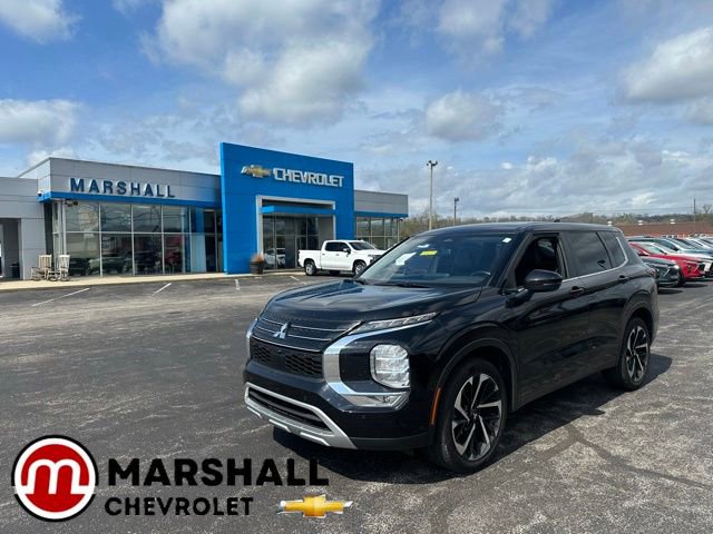 Used 2024 Mitsubishi Outlander SE image 1