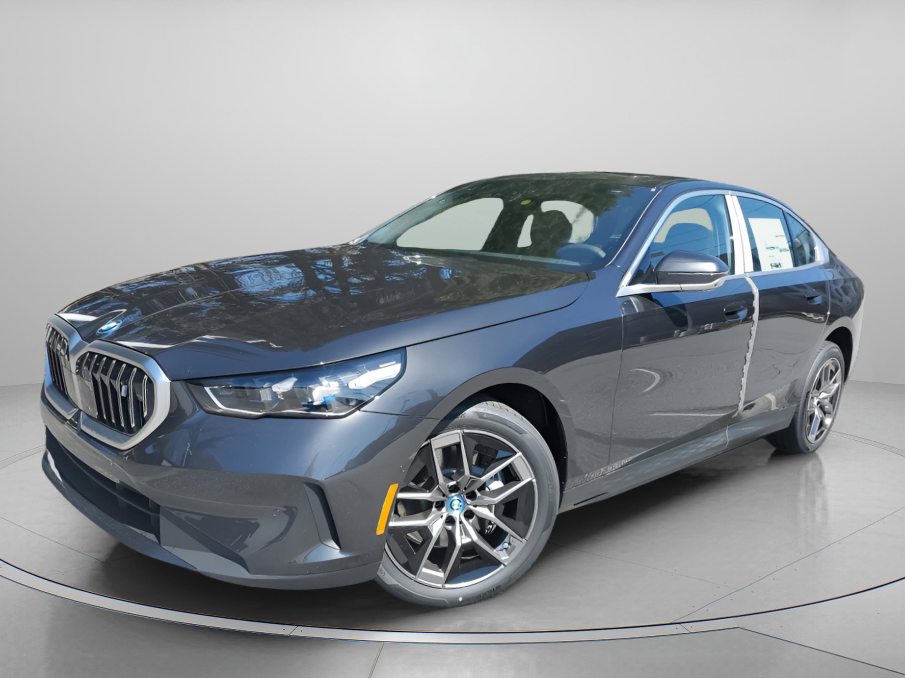 Used 2025 BMW i5 eDrive40i w/ Premium Package RWD image 2
