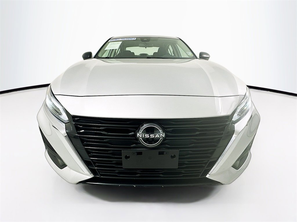 Used 2024 Nissan Altima 2.5 SV image 2