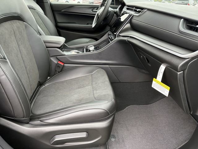 New 2025 Jeep Grand Cherokee L Altitude image 12