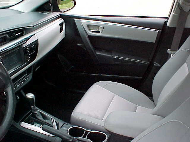 Used 2015 Toyota Corolla LE image 14