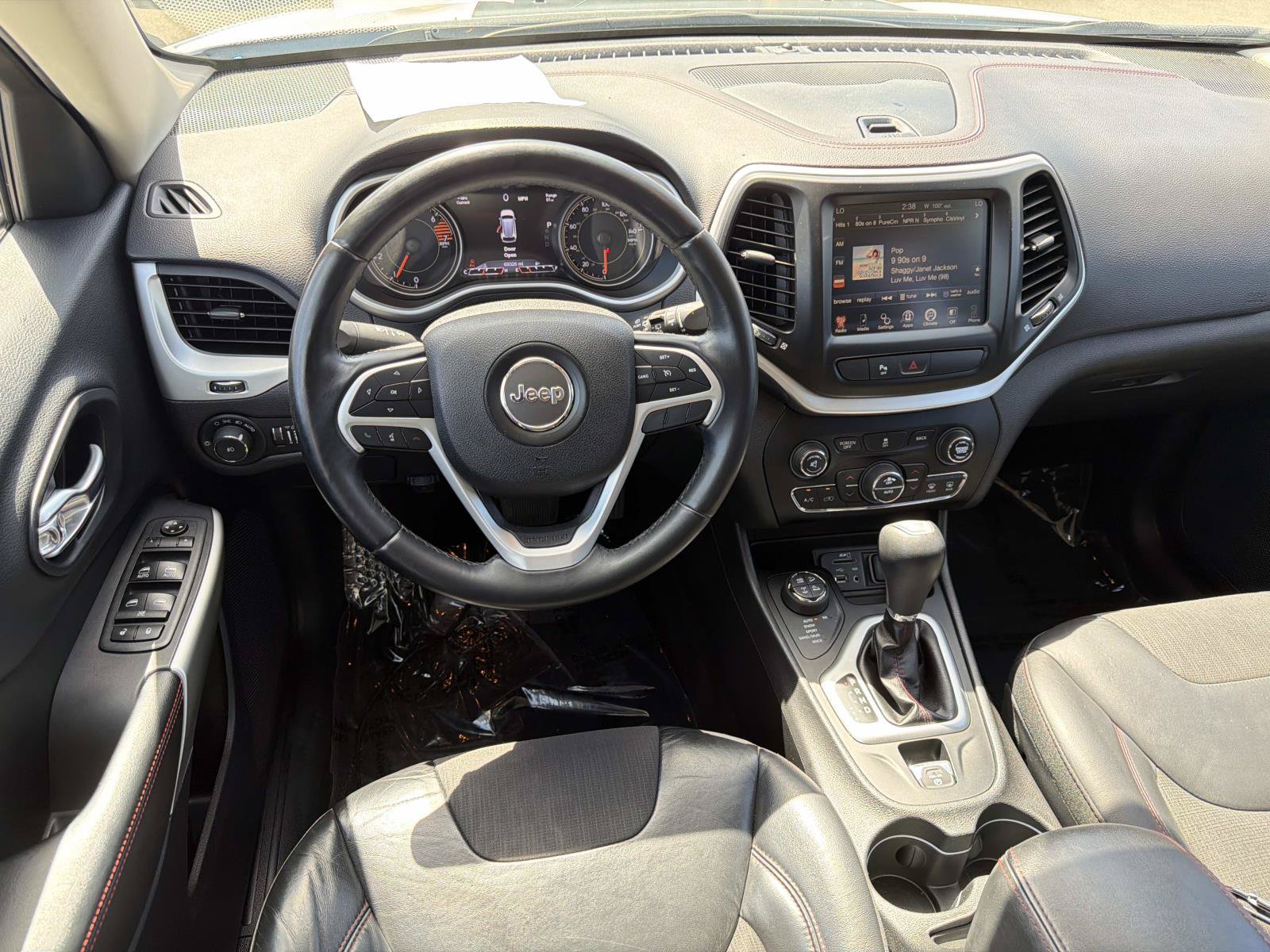 Used 2018 Jeep Cherokee Trailhawk AWD/4WD image 8