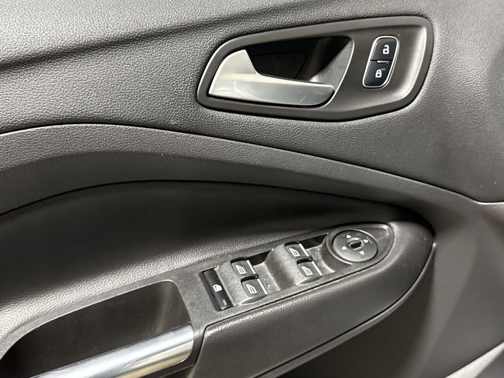 Used 2017 Ford Escape SE w/ Equipment Group 201A image 21