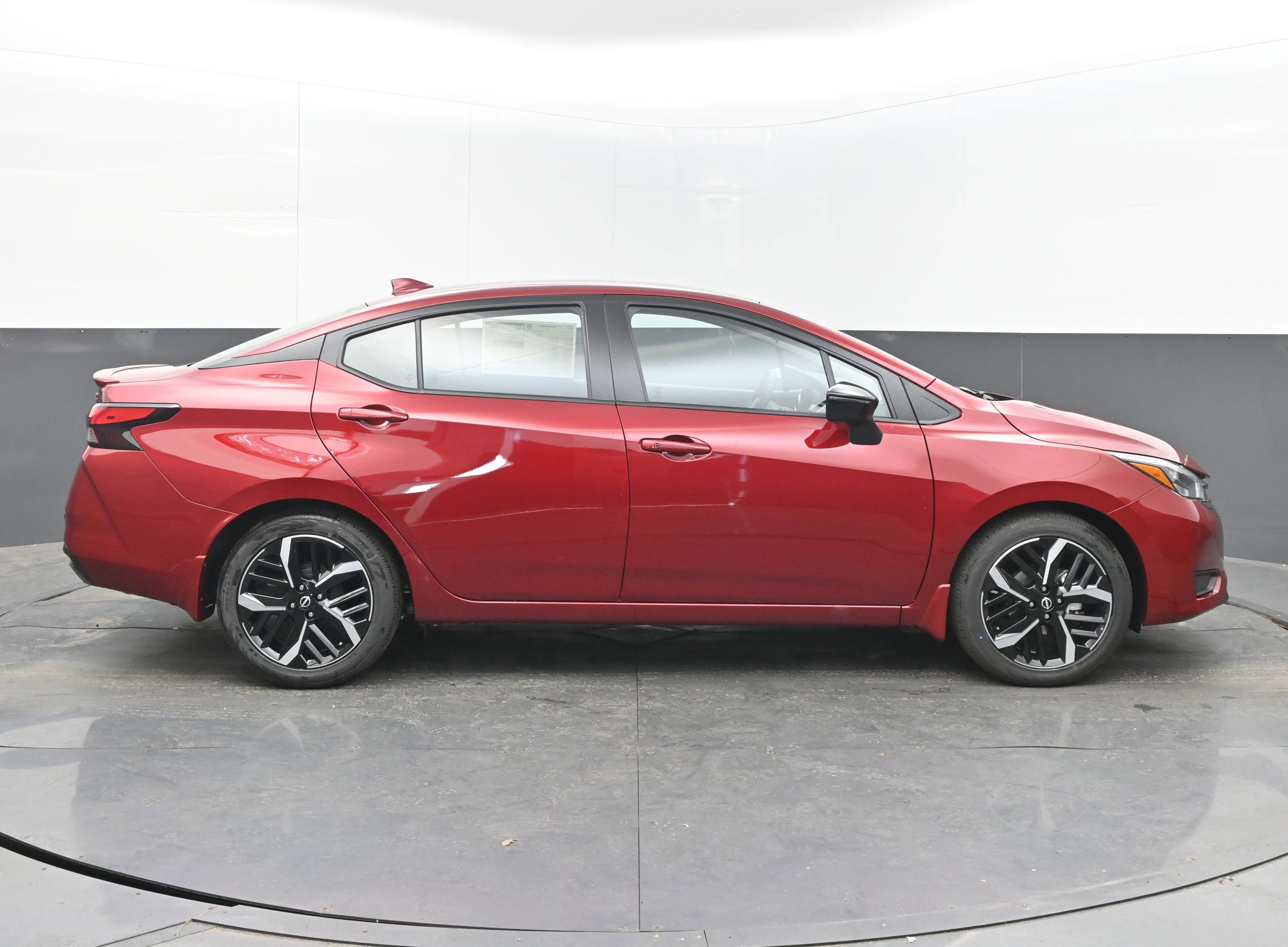 New 2025 Nissan Versa SR w/ Trunk Package image 8