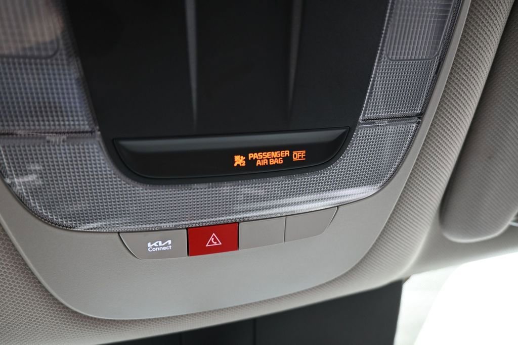 Used 2025 Kia Sorento S FWD image 31
