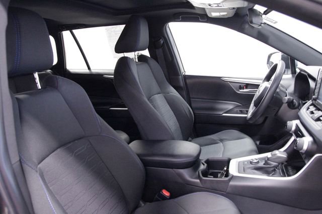 Used 2022 Toyota RAV4 SE w/ Convenience Package image 12