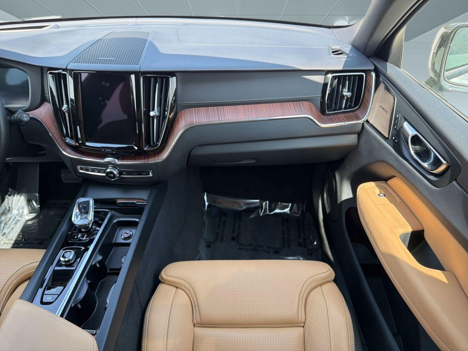 Used 2025 Volvo XC60 B5 Ultra w/ Protection Package Premier image 29