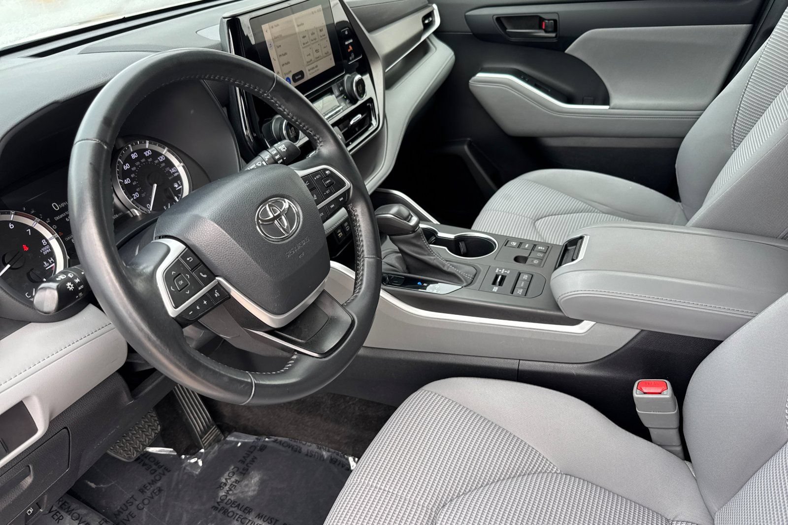 Certified 2023 Toyota Highlander LE AWD/4WD image 12